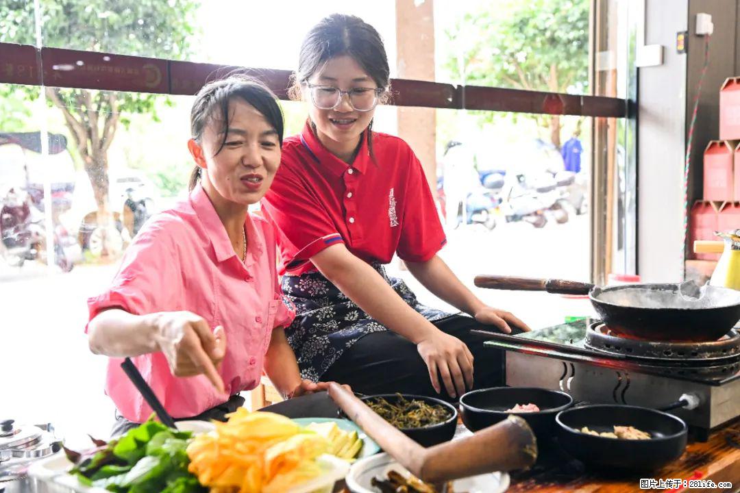 全网追的“扁担女孩”，找了一份暑假工，时薪12元 - 周口生活资讯 - 周口28生活网 zk.28life.com